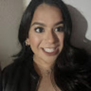 Meet your Posher, Adela